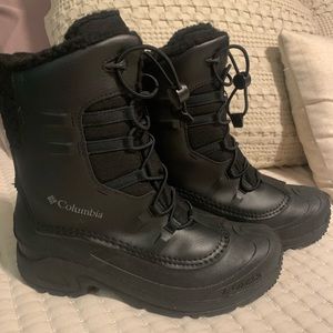 NWOT Snow boots - Columbia youth size 7 US